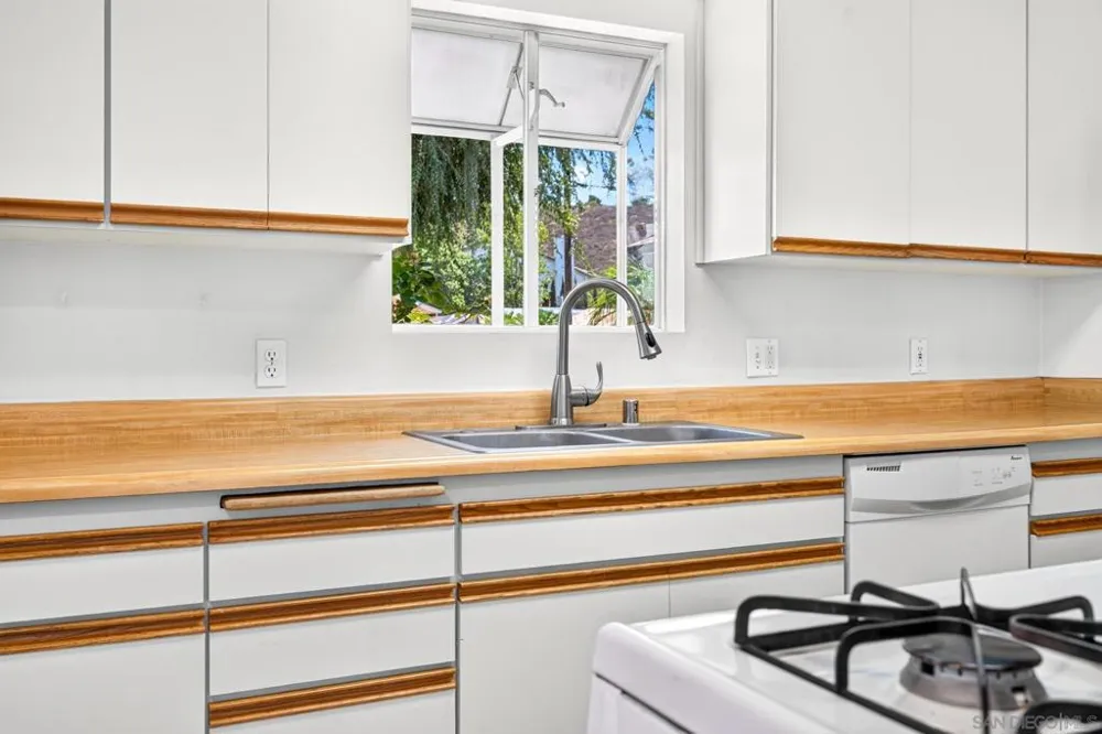 13810 Tobiasson Rd. Poway, CA 92064