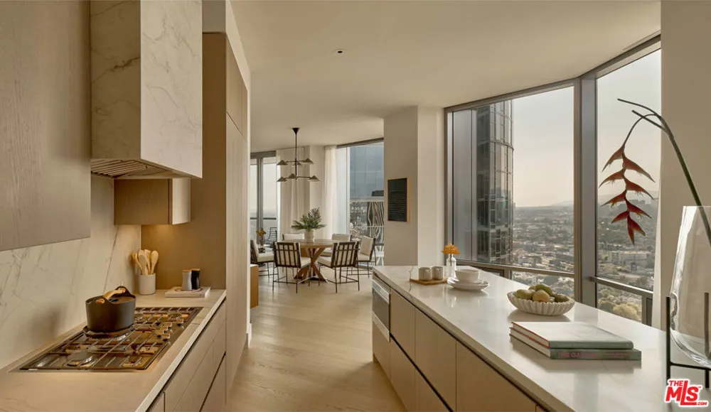 211 W Elm Court #21A Los Angeles, CA 90067