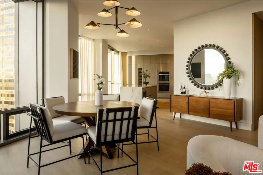 211 W Elm Court #21A Los Angeles, CA 90067