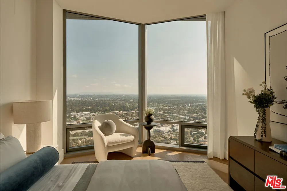 211 W Elm Court #21A Los Angeles, CA 90067