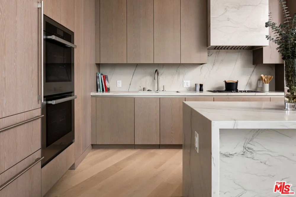 211 W Elm Court #21A Los Angeles, CA 90067