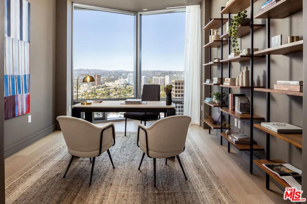 211 W Elm Court #21A Los Angeles, CA 90067
