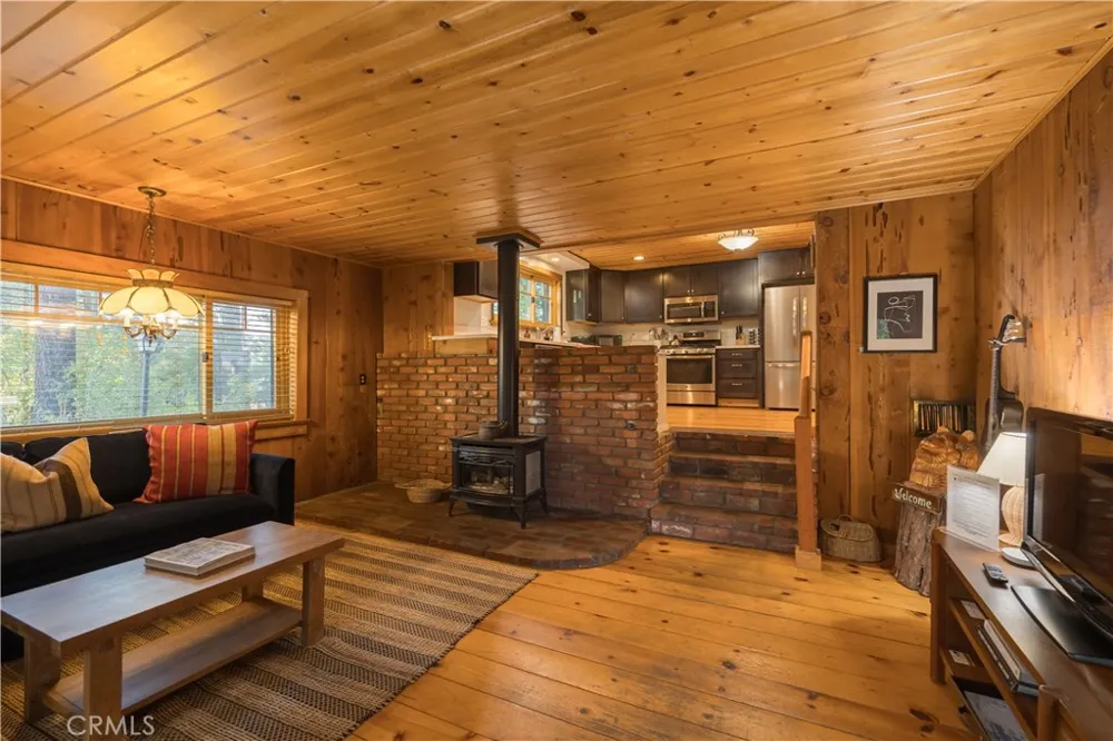 40153 Lakeview Drive Big Bear Lake, CA 92315