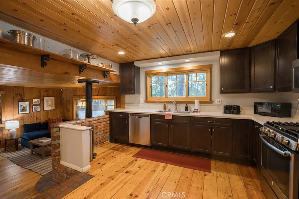 40153 Lakeview Drive Big Bear Lake, CA 92315