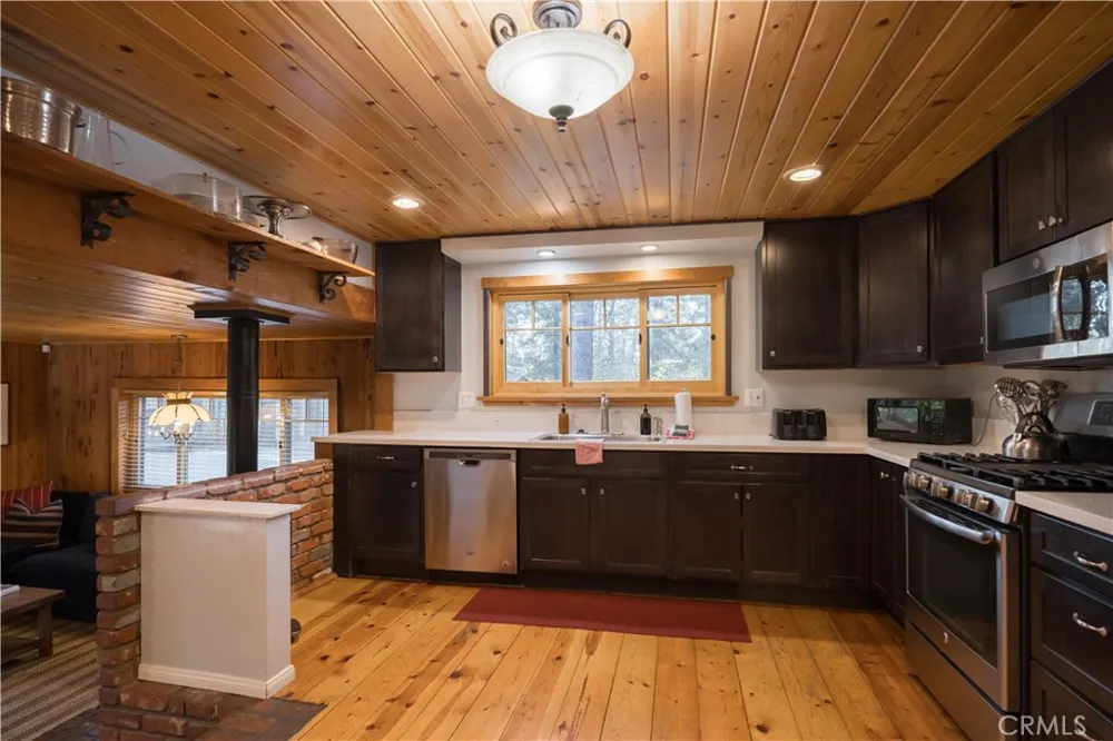 40153 Lakeview Drive Big Bear Lake, CA 92315