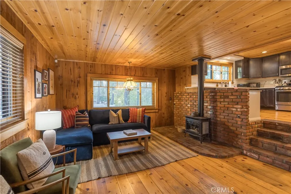 40153 Lakeview Drive Big Bear Lake, CA 92315