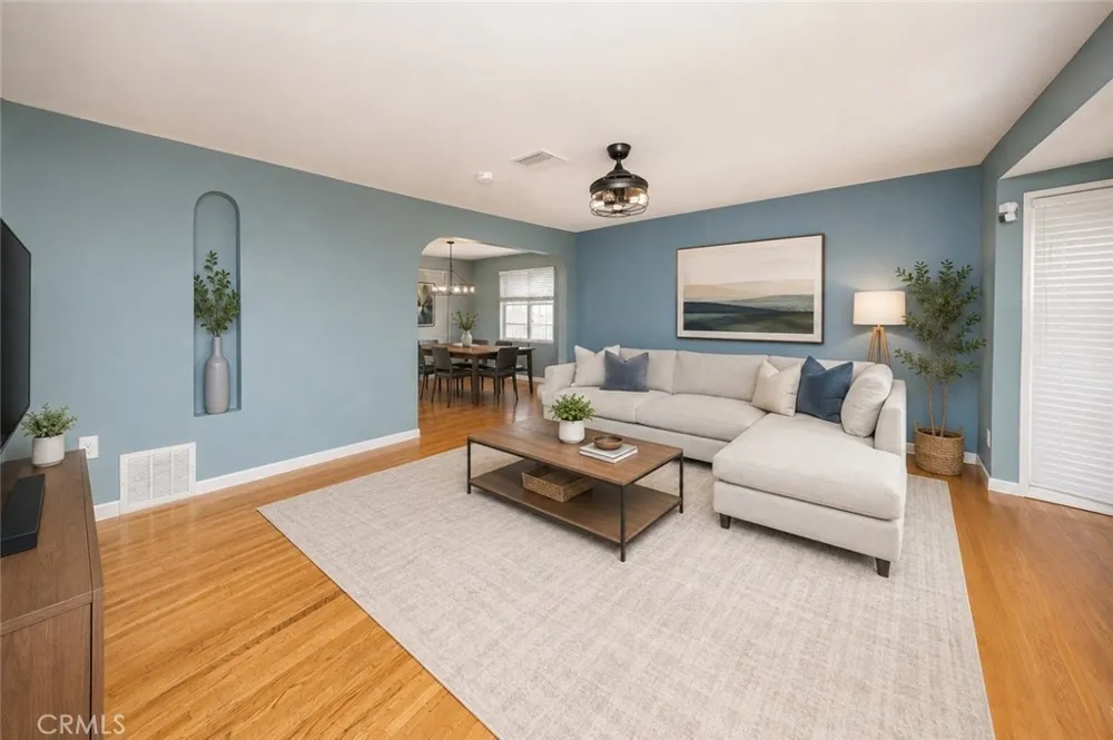 11216 Erwin Street North Hollywood, CA 91606