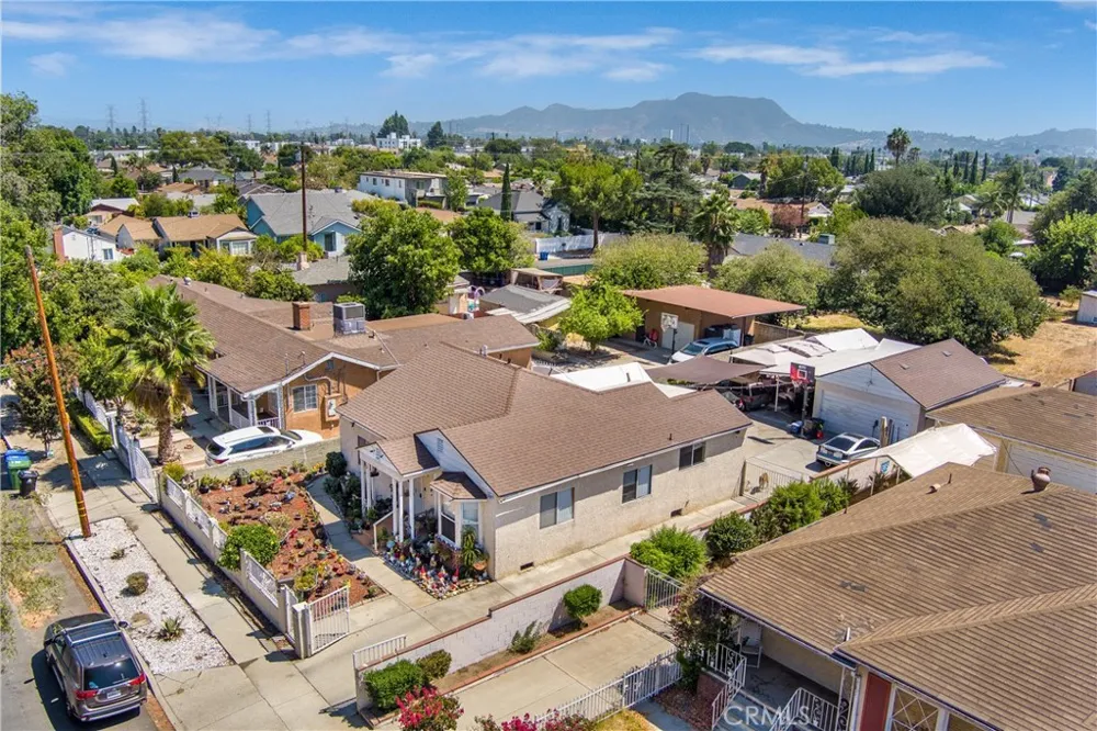 11216 Erwin Street North Hollywood, CA 91606