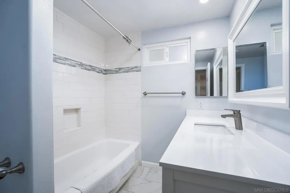 3685 Vista Campana #5 Oceanside, CA 92057