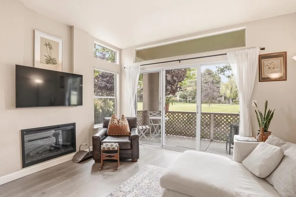 132 Amesport Half Moon Bay, CA 94019