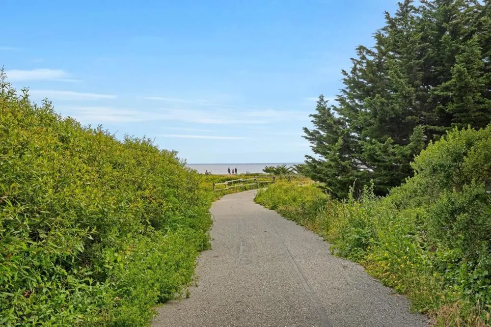 132 Amesport Half Moon Bay, CA 94019