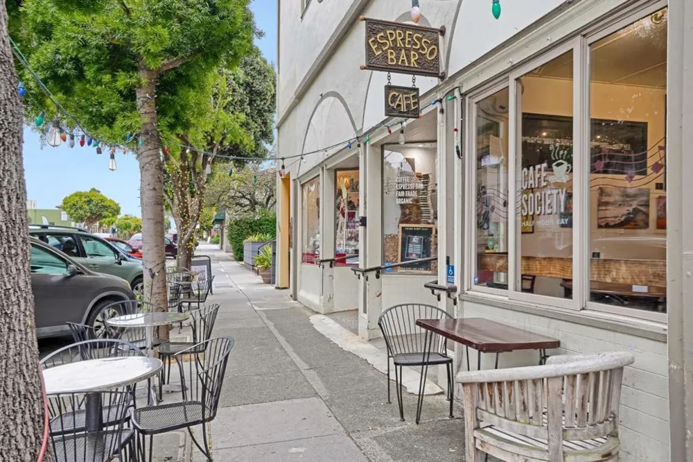 132 Amesport Half Moon Bay, CA 94019