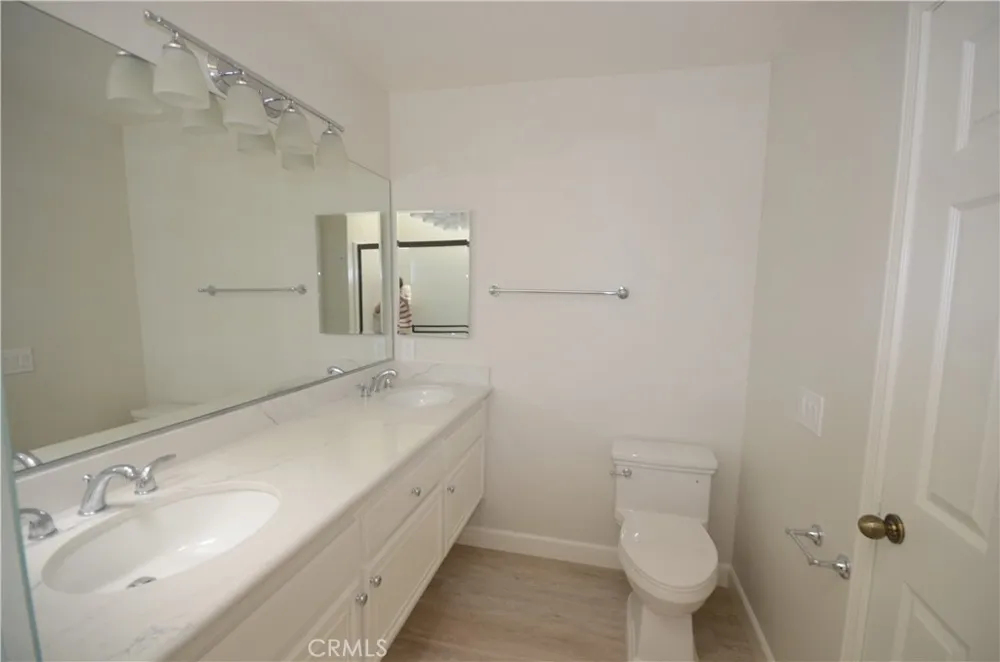 118 Oxford Irvine, CA 92612