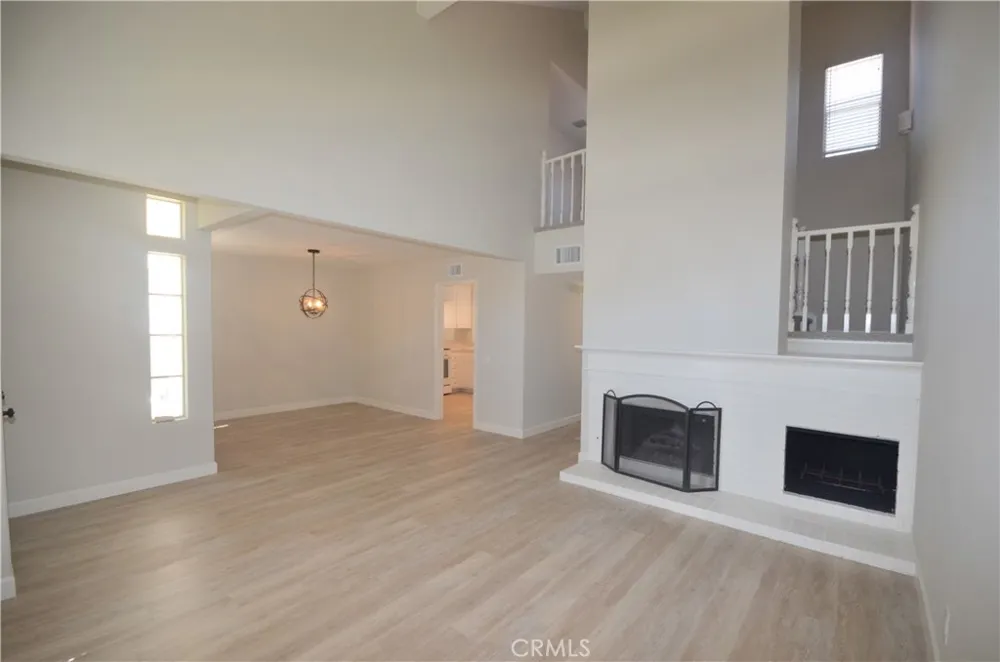118 Oxford Irvine, CA 92612