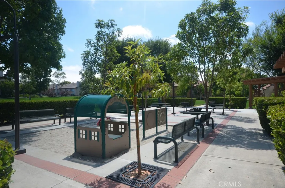 118 Oxford Irvine, CA 92612