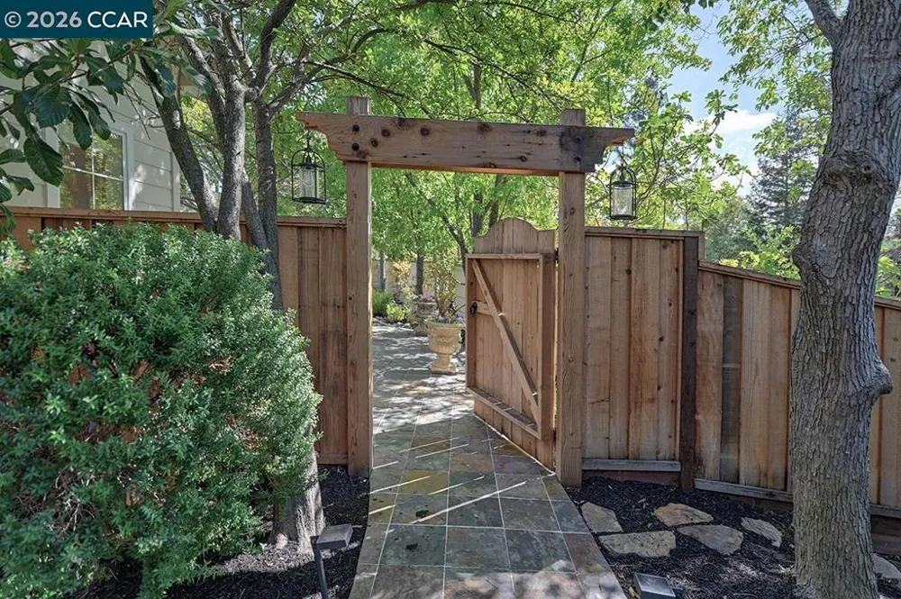 512 Matisse Ct Walnut Creek, CA 94597