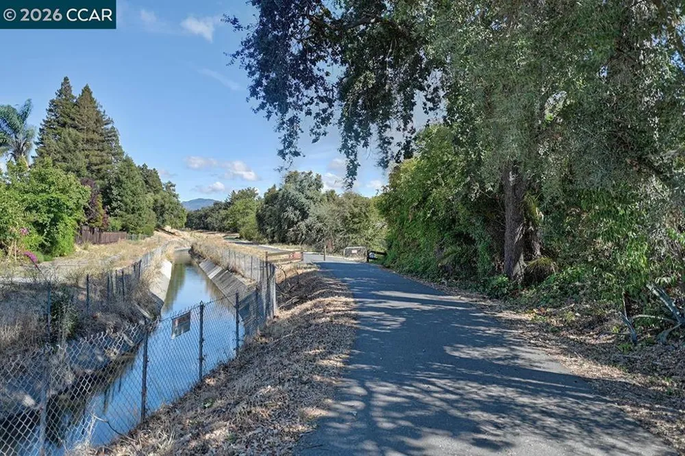 512 Matisse Ct Walnut Creek, CA 94597