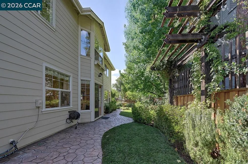 512 Matisse Ct Walnut Creek, CA 94597