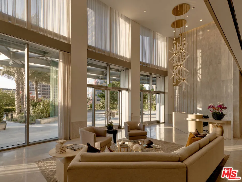 211 W Elm Court #7D Los Angeles, CA 90067