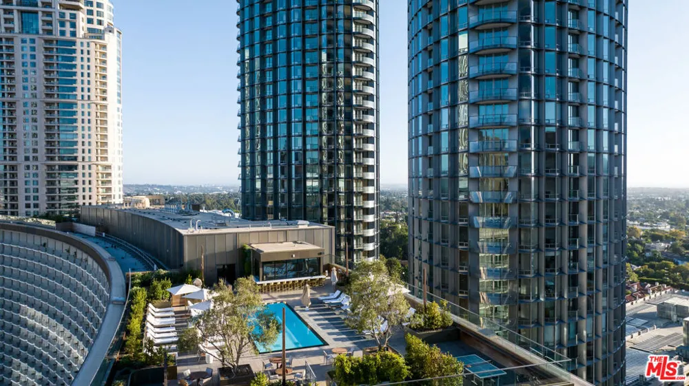 211 W Elm Court #7D Los Angeles, CA 90067
