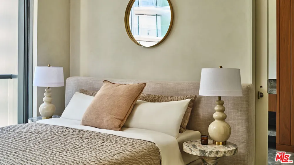 211 W Elm Court #7D Los Angeles, CA 90067