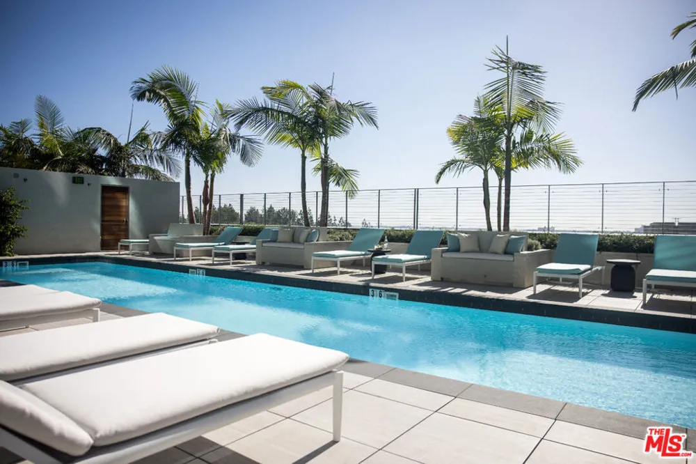 211 W Elm Court #7D Los Angeles, CA 90067