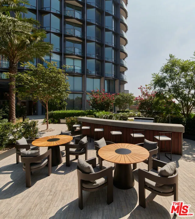 211 W Elm Court #7D Los Angeles, CA 90067