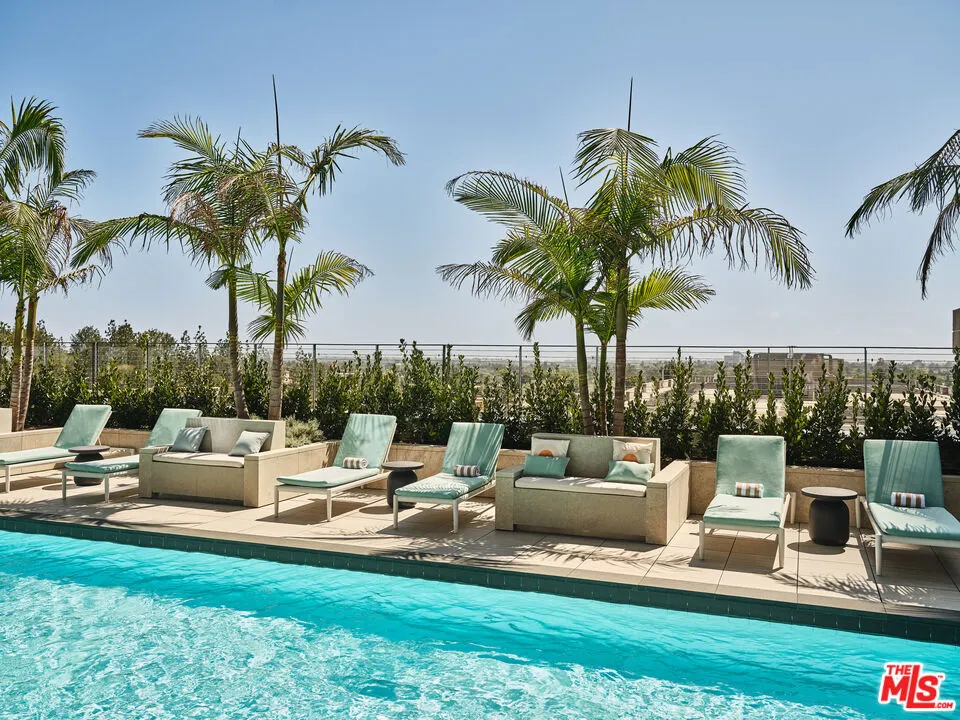211 W Elm Court #7D Los Angeles, CA 90067
