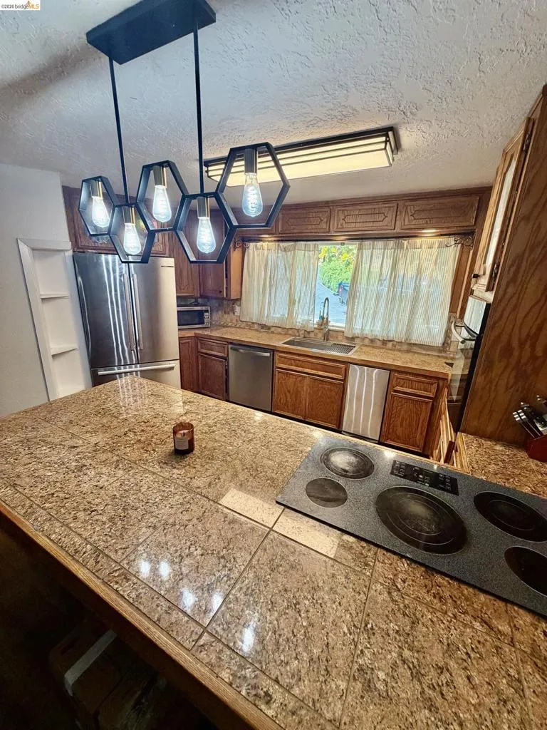 23421 Porcina Way Columbia, CA 95310