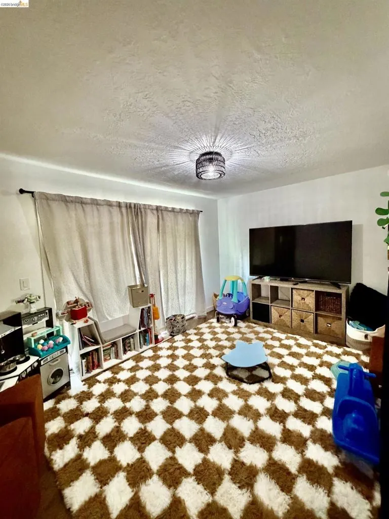 23421 Porcina Way Columbia, CA 95310