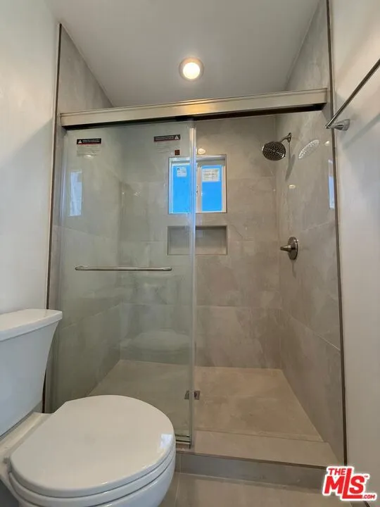 9004 Gothic Avenue North Hills, CA 91343