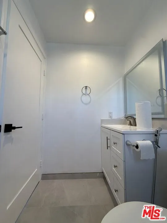9004 Gothic Avenue North Hills, CA 91343