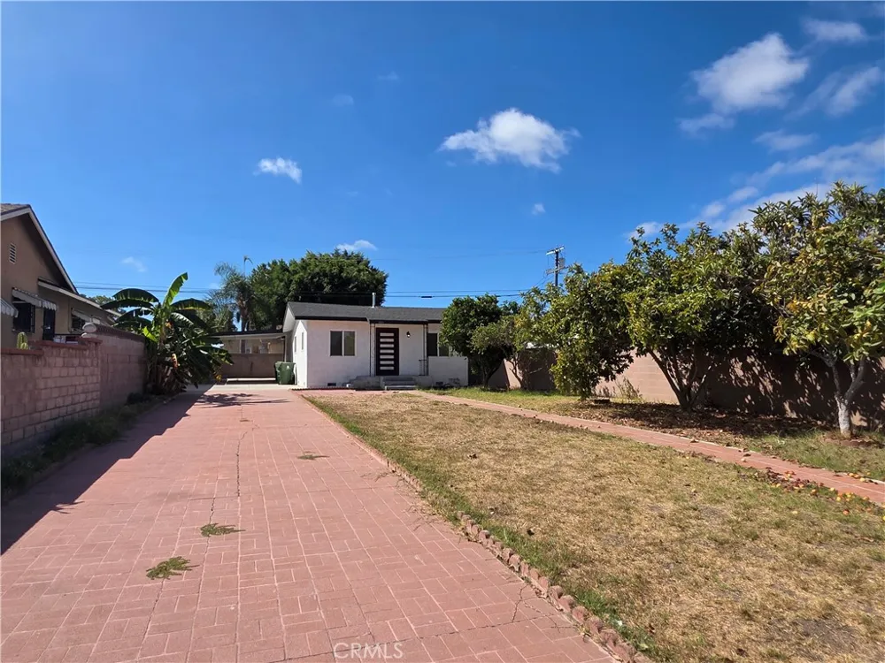 1106 W Mauretania Wilmington, CA 90744