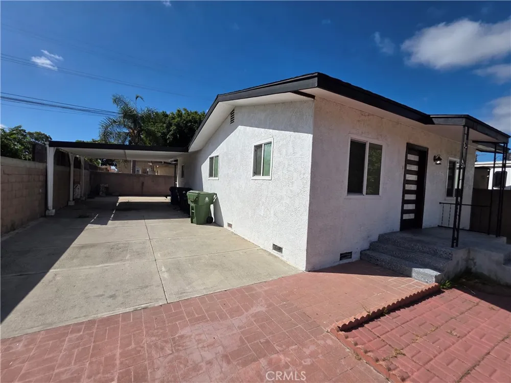 1106 W Mauretania Wilmington, CA 90744