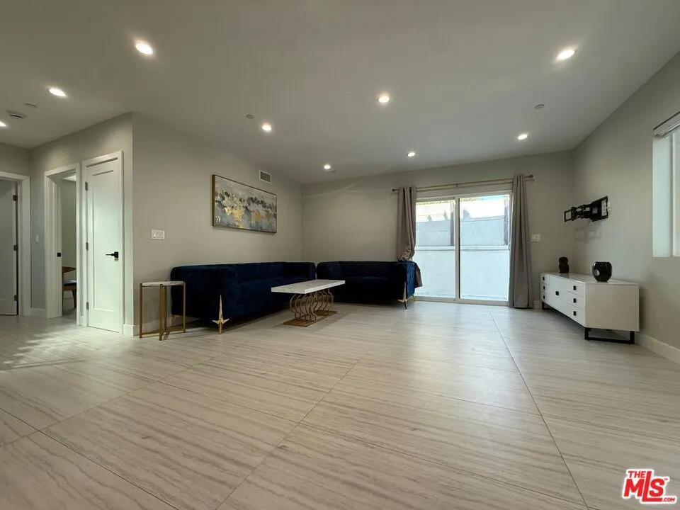 11333 Delano Street North Hollywood, CA 91606