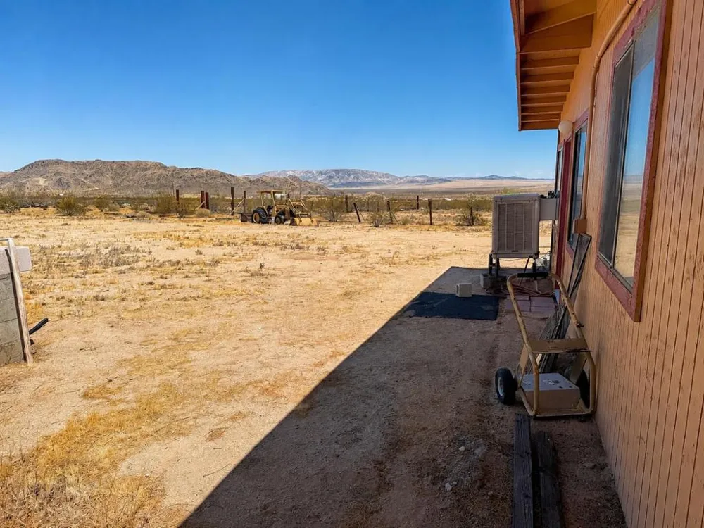 4525 Kickapoo Landers, CA 92285