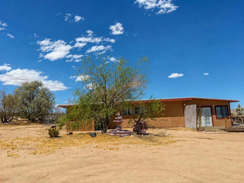4525 Kickapoo Landers, CA 92285
