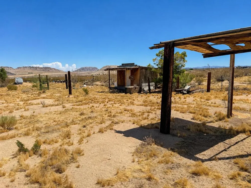 4525 Kickapoo Landers, CA 92285