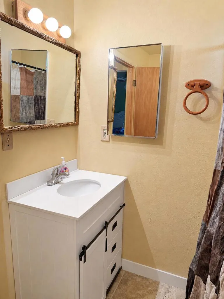 4525 Kickapoo Landers, CA 92285