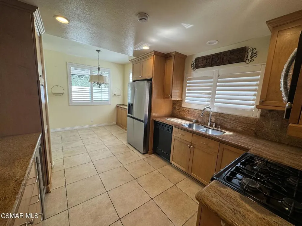 18635 Nathan Hill Drive #11 Canyon Country, CA 91351