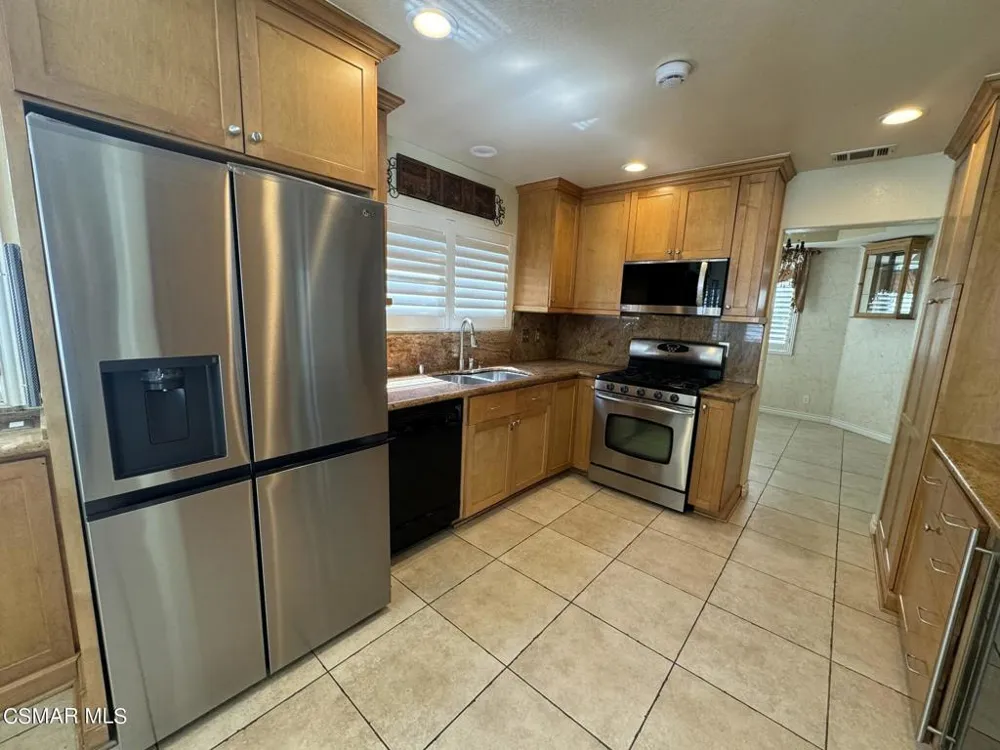 18635 Nathan Hill Drive #11 Canyon Country, CA 91351
