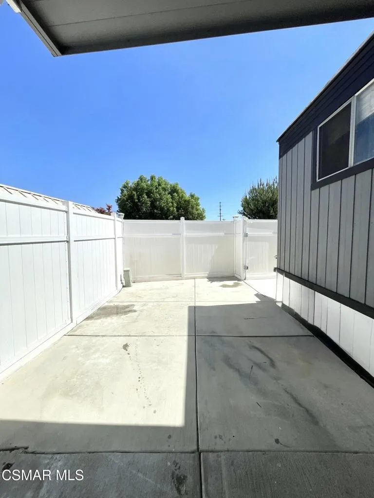 21500 Lassen Street #117 Chatsworth, CA 91311