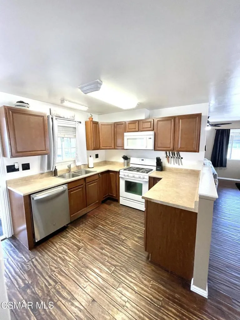 21500 Lassen Street #117 Chatsworth, CA 91311