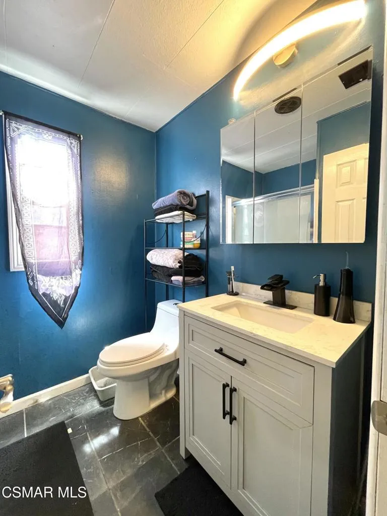 21500 Lassen Street #117 Chatsworth, CA 91311