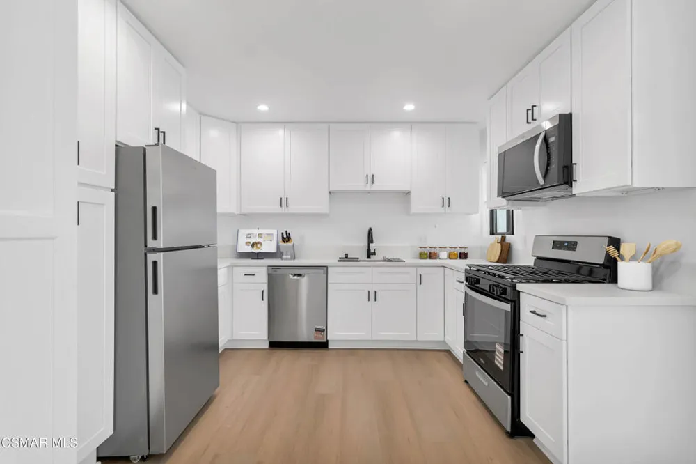 605 Warwick Avenue #629-4 Thousand Oaks, CA 91360