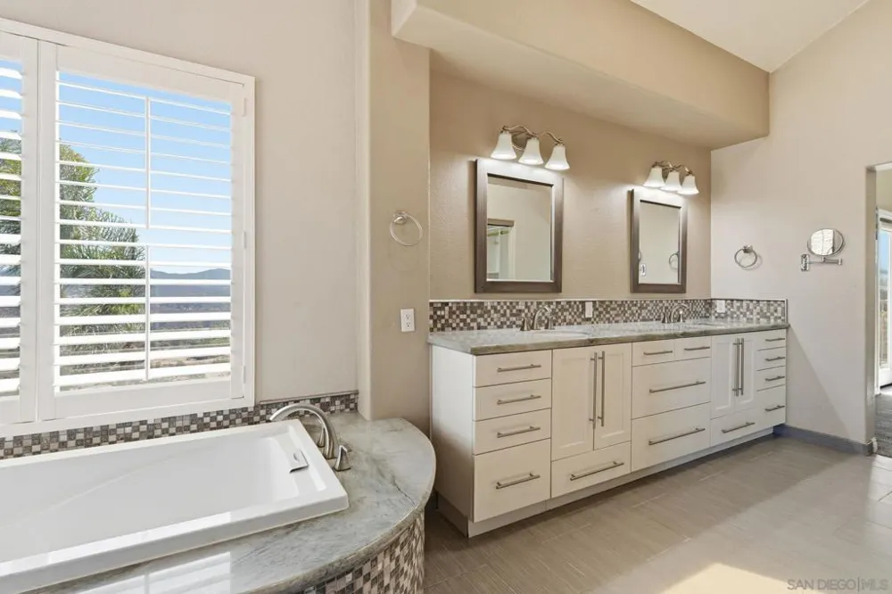 2576 Castellon Ter El Cajon, CA 92019
