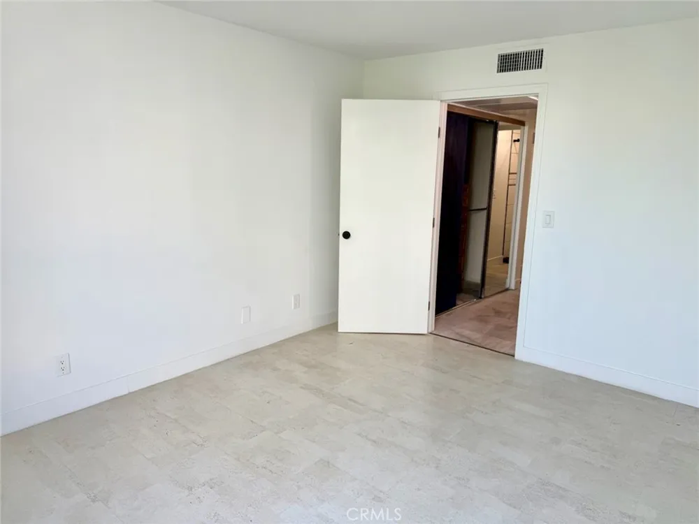5143 Bakman Avenue #319 North Hollywood, CA 91601