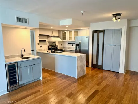 5143 Bakman Avenue #319