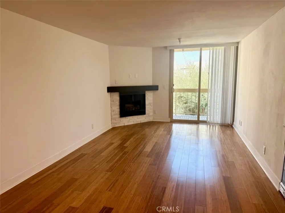 5143 Bakman Avenue #319 North Hollywood, CA 91601
