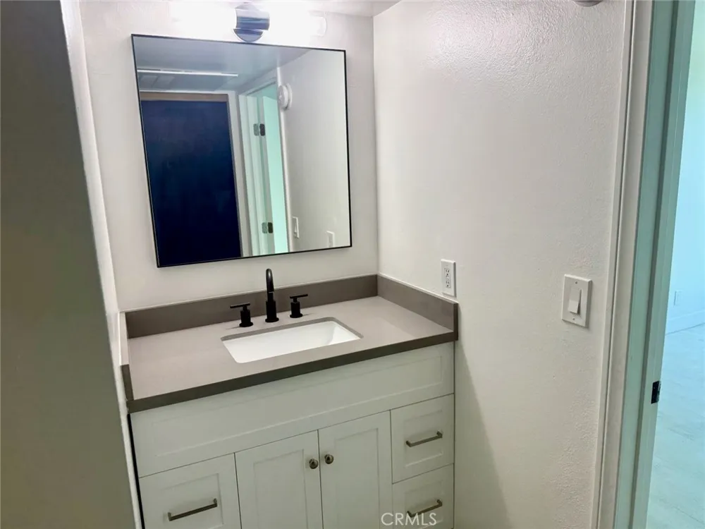 5143 Bakman Avenue #319 North Hollywood, CA 91601